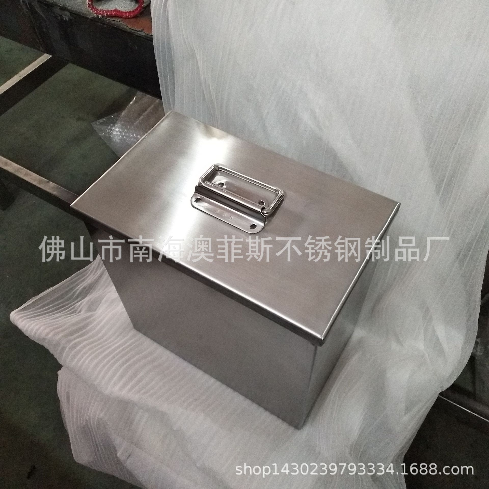 厂家供应镀锌铁烤漆格子收纳柜简易书柜书架简约可