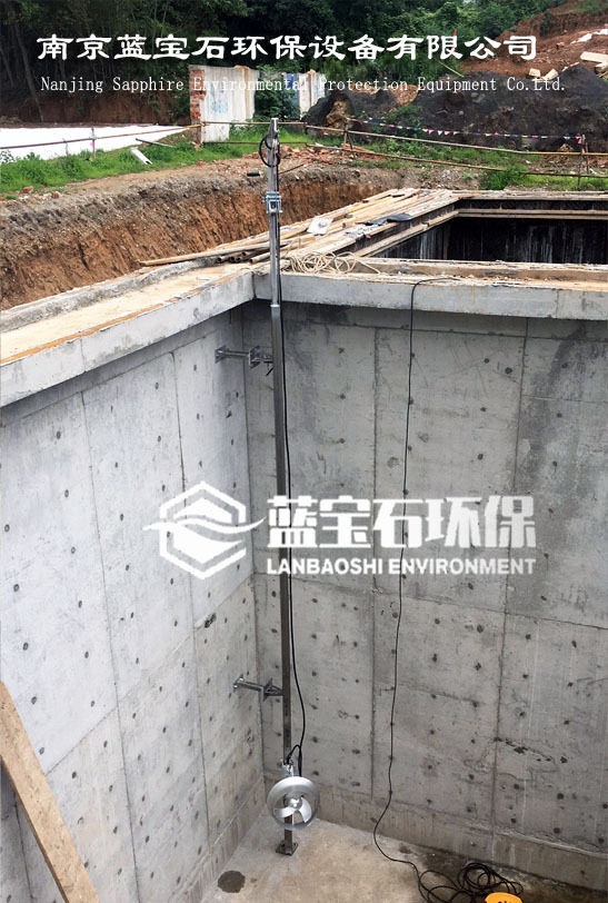 污水厂潜水搅拌器安装现场图片