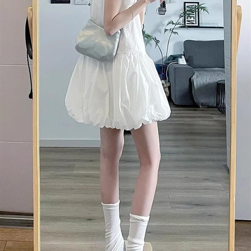 法式白色花苞连衣裙子女夏2025新款小个子背心吊带小众蓬蓬裙短裙