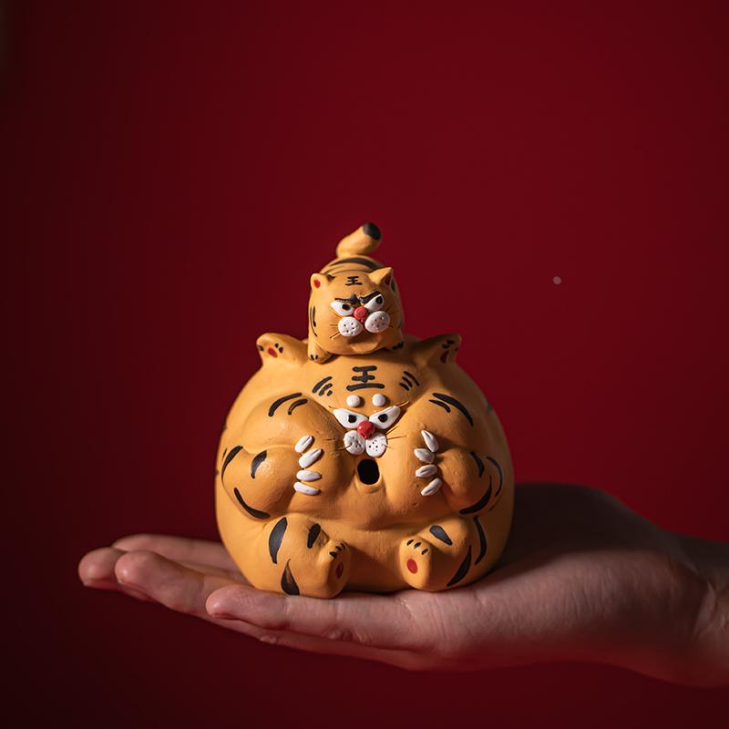 景德镇原创陶瓷可爱吉祥生肖老虎摆件新年贺岁虎大王礼物乔迁国潮