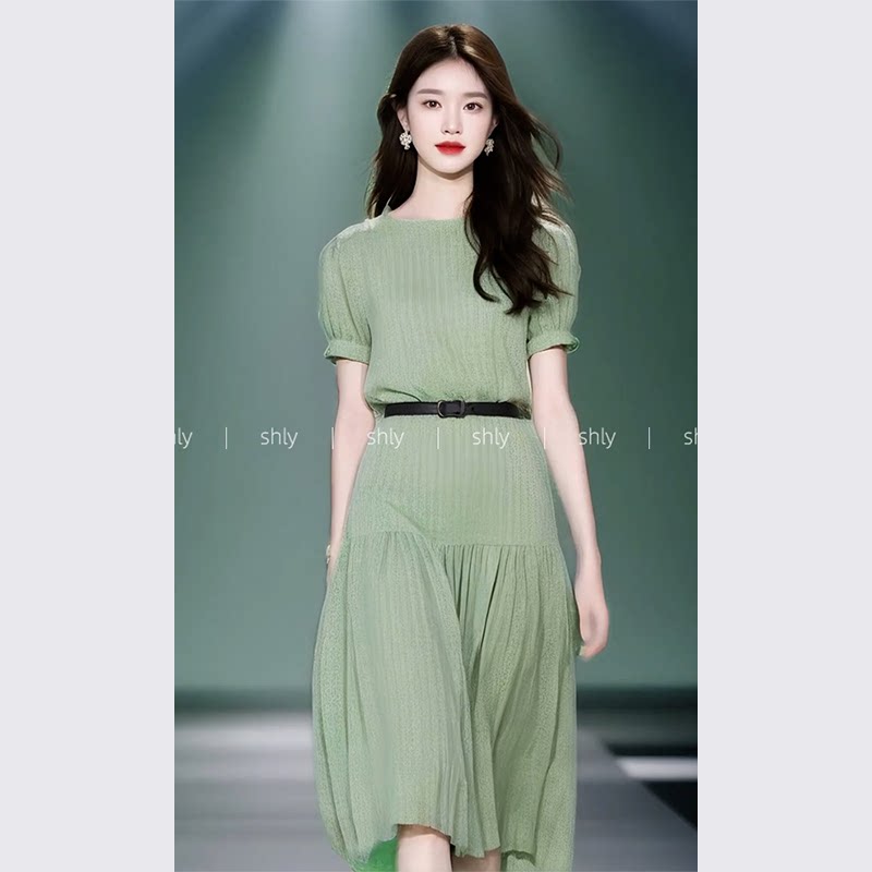 钓系约会高端精致气质绿色收腰连衣裙子女2024新款夏季轻奢高级感