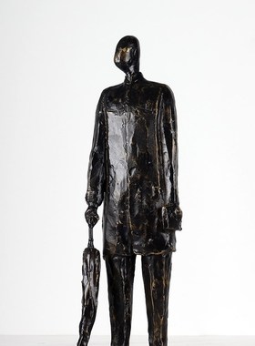 怀旧复古抽象铁艺拿伞人物摆件装饰样板房间别墅售楼处摆件工艺品