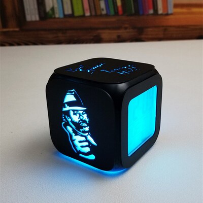 速发电级双雄闹体小立钟创意小夜灯超子钟床头钟卧室气氛