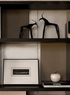 现代样板间书柜书桌装饰品会客厅书房简约轻奢高级感摆件装饰画