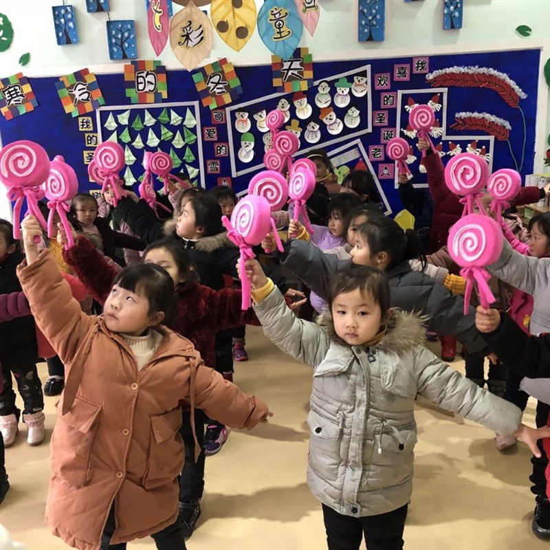 速发幼儿园学校运动会儿操手拿道具棒棒糖入童早场器械操舞蹈演出