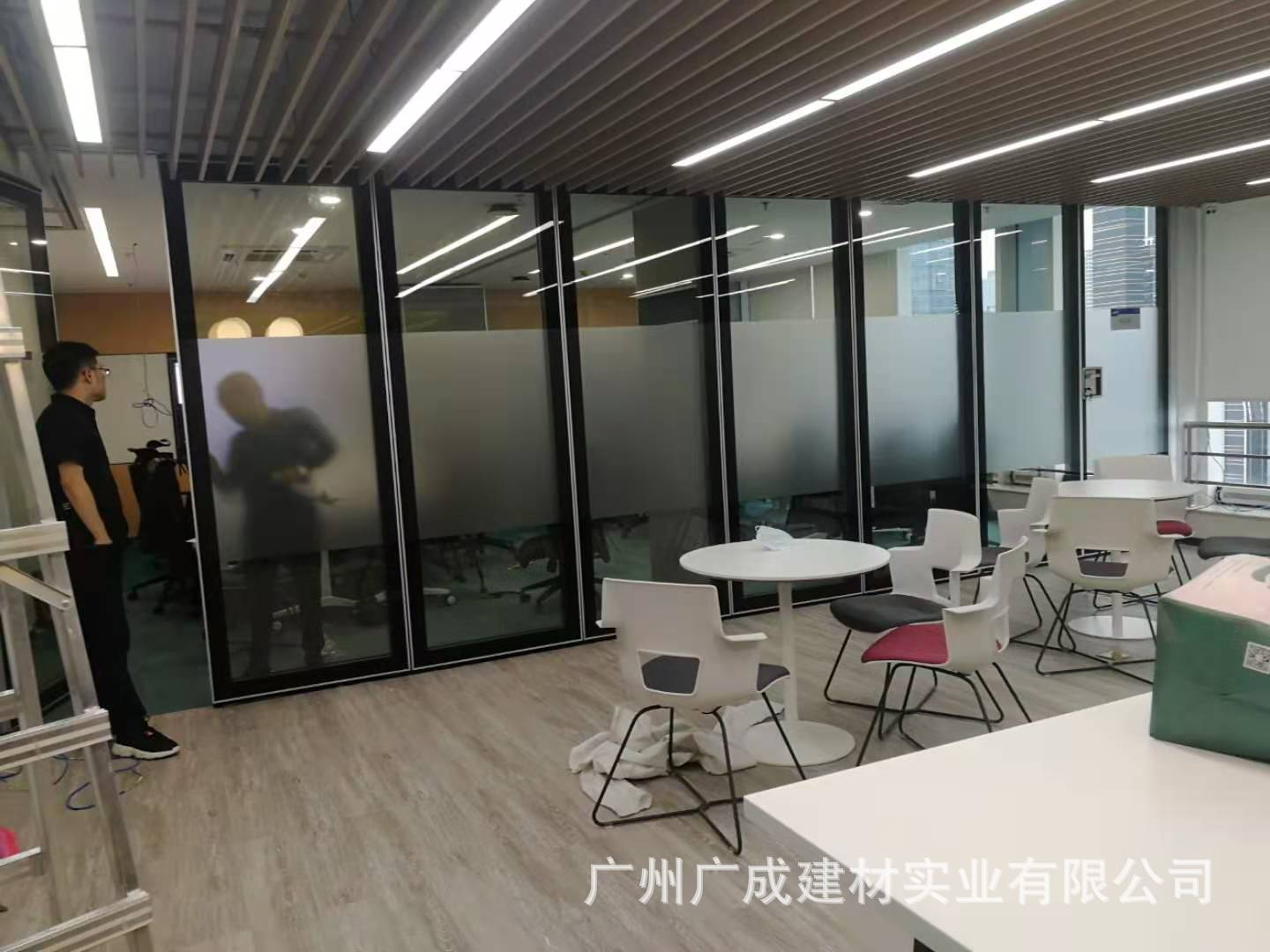 悬挂式透明玻璃移动折叠隔断门