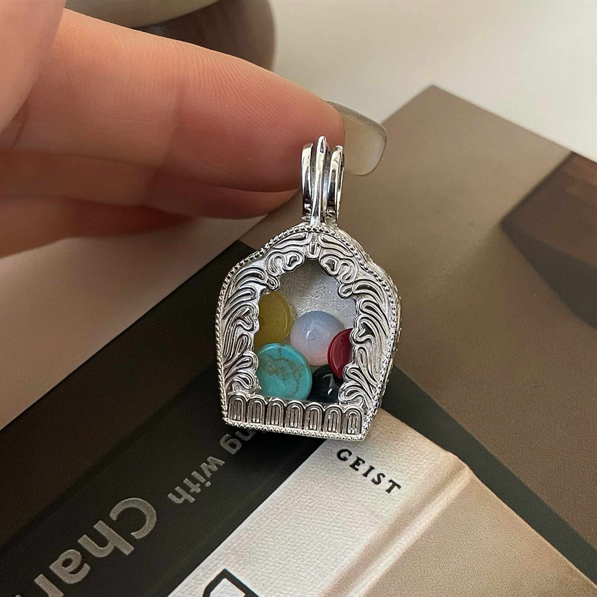 纯银复古彩珠嘎乌盒吊坠