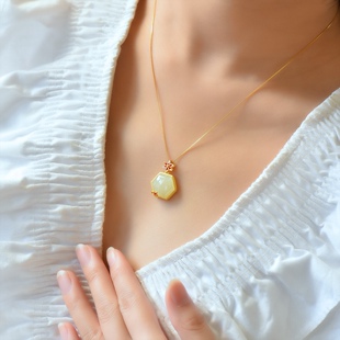 s925银镶和田玉菱形珐琅吊坠4800-6