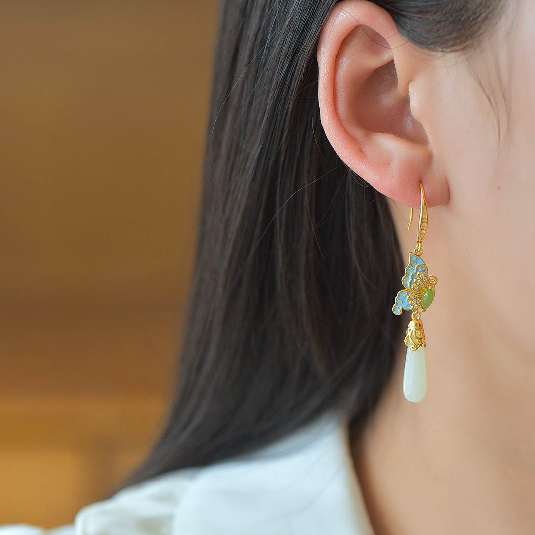 s925银镶和田玉柱形蝴蝶珐琅耳坠