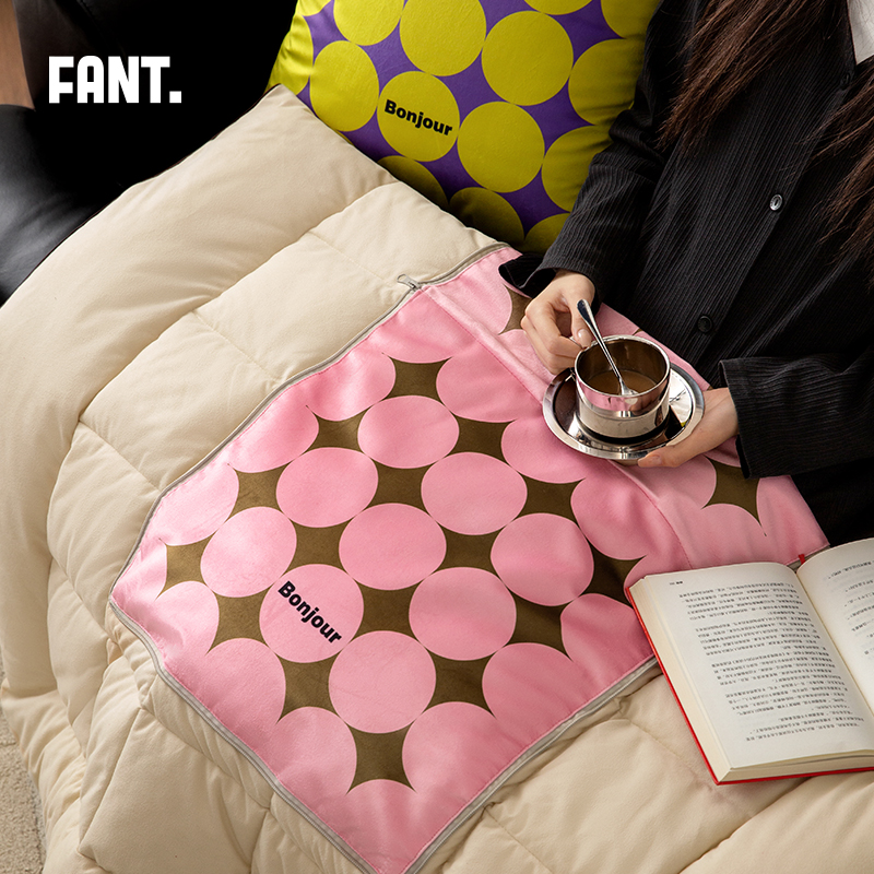波尔卡幻想抱枕被子两用办公室午睡毯二合一汽车多功能折叠空调被