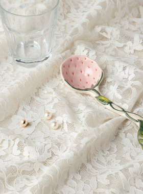 可爱草莓儿童勺子高颜值个人专用精致长柄汤勺家用釉下彩陶瓷勺子