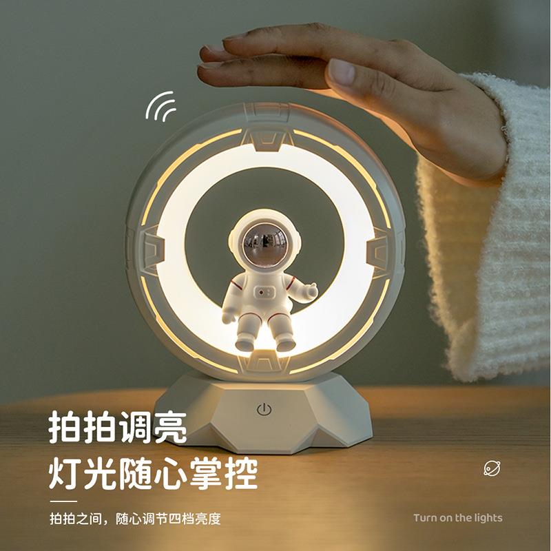 跨境新品太空人小夜灯创意礼品摆件氛围夜灯USB充电桌面迷你台灯