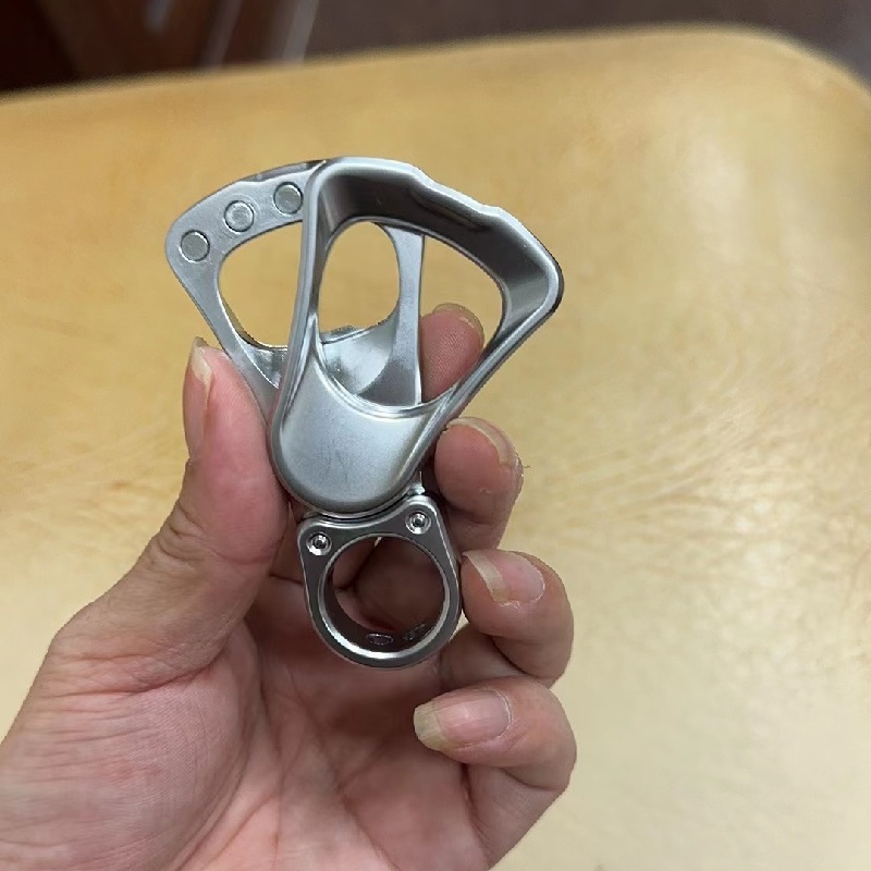 引力子单指虎合金推牌啪啪币磁力