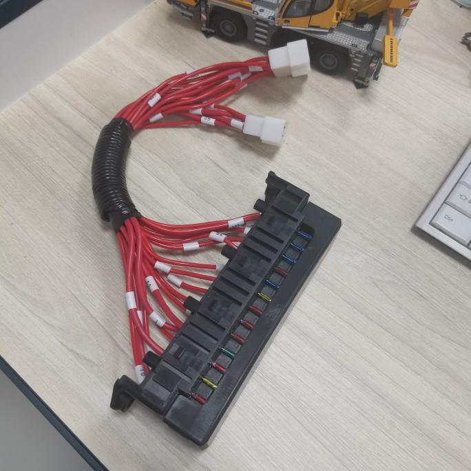 徐工吊车配件大全12B16D20B25E保险丝座保险丝盒15档保险丝底座