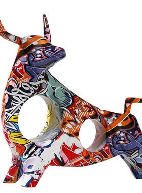 北欧艺术涂鸦牛摆件创意客厅桌面样板房间酒柜家居装饰品乔迁礼物