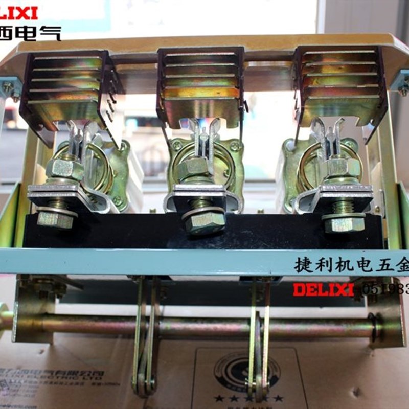 厂家。熔断器式隔离开关HR3-400/32BX 400A 低压动力柜刀开关刀