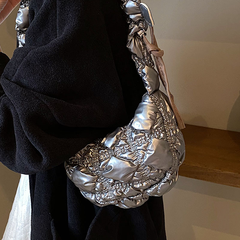 休闲时尚款潮流单肩包2023新款褶皱包女士高级感褶皱包百搭斜挎包
