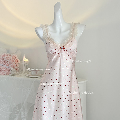 纯欲蕾丝花边爱心吊带睡裙