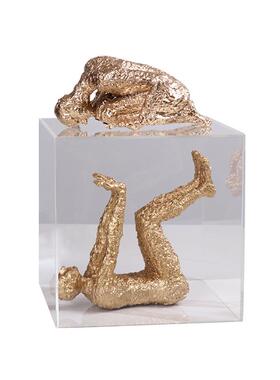 简约现代黑色树脂艺术人物雕塑亚克力透明装饰框样板房客厅摆件