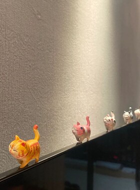 新家的一百快递猫咪办公室屏幕电脑萤幕工位