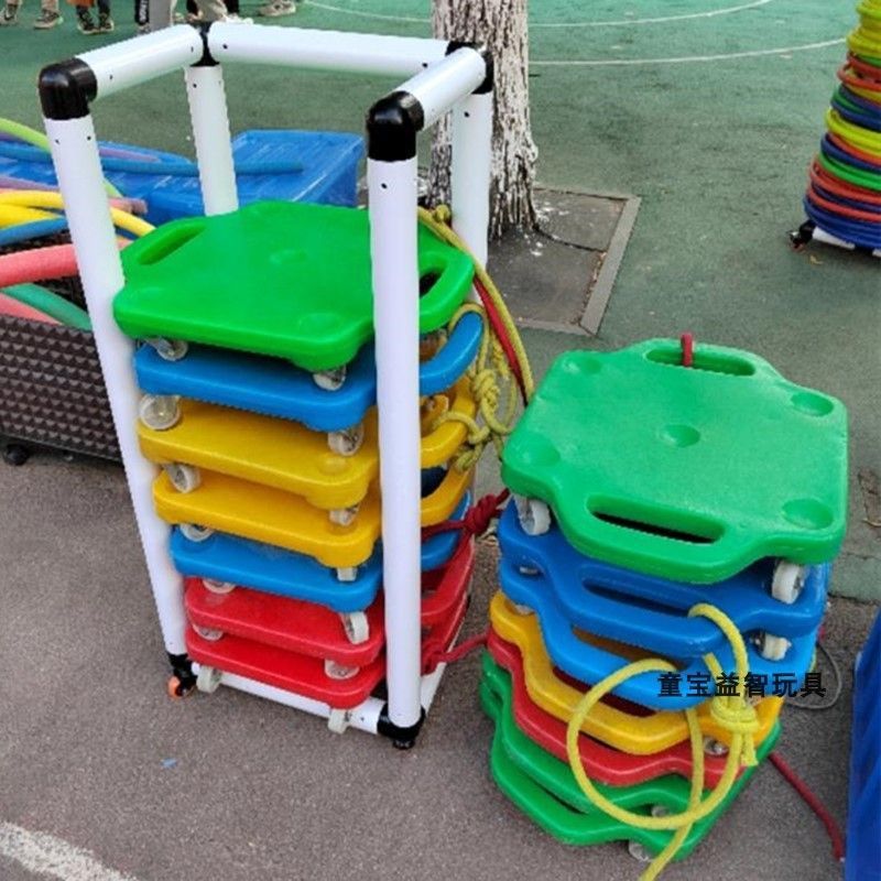 幼儿园滑板车收纳架平衡车高跷架面条棍玩具架羊角球体操垫收纳架图片
