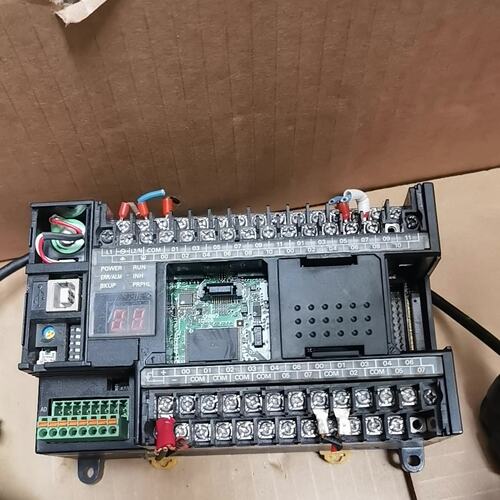 议价PLC OMRON CP1H-XA40DR-A Ver可维修