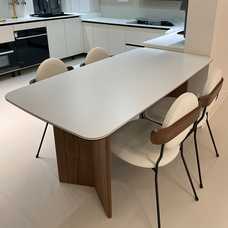 意式复古侘寂风现代纯色白哑光岩板餐桌椅实木小户型奶油
