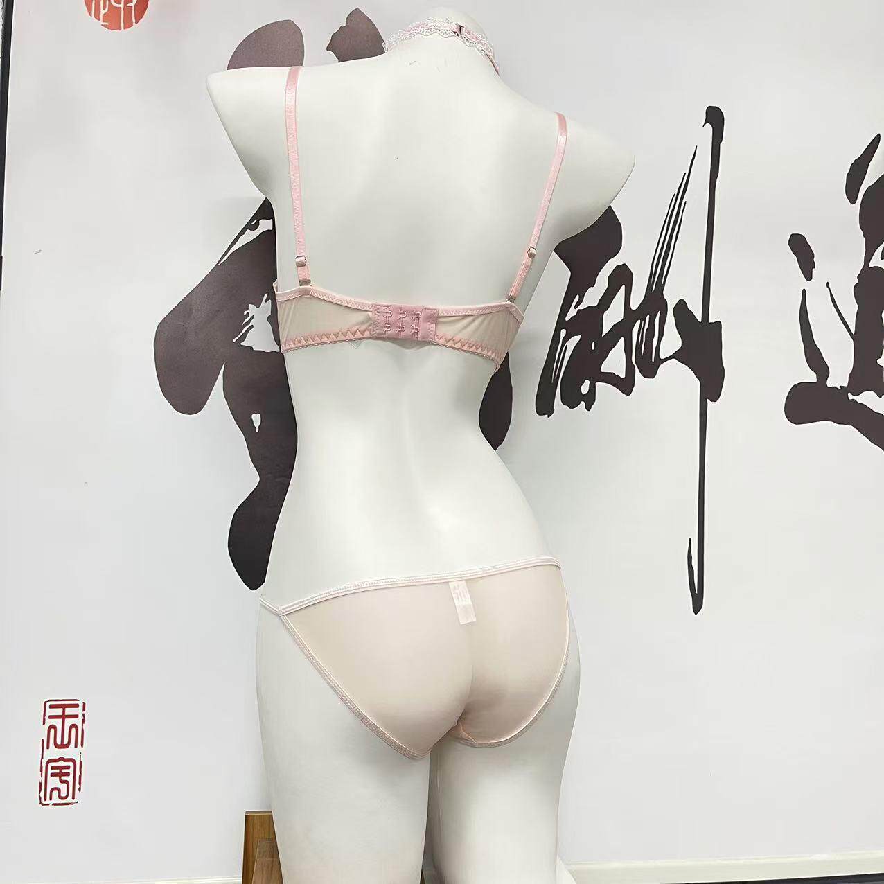 新款直销宫廷复古缎面文胸性感挂脖可拆卸粉色纯欲挂脖内衣套装