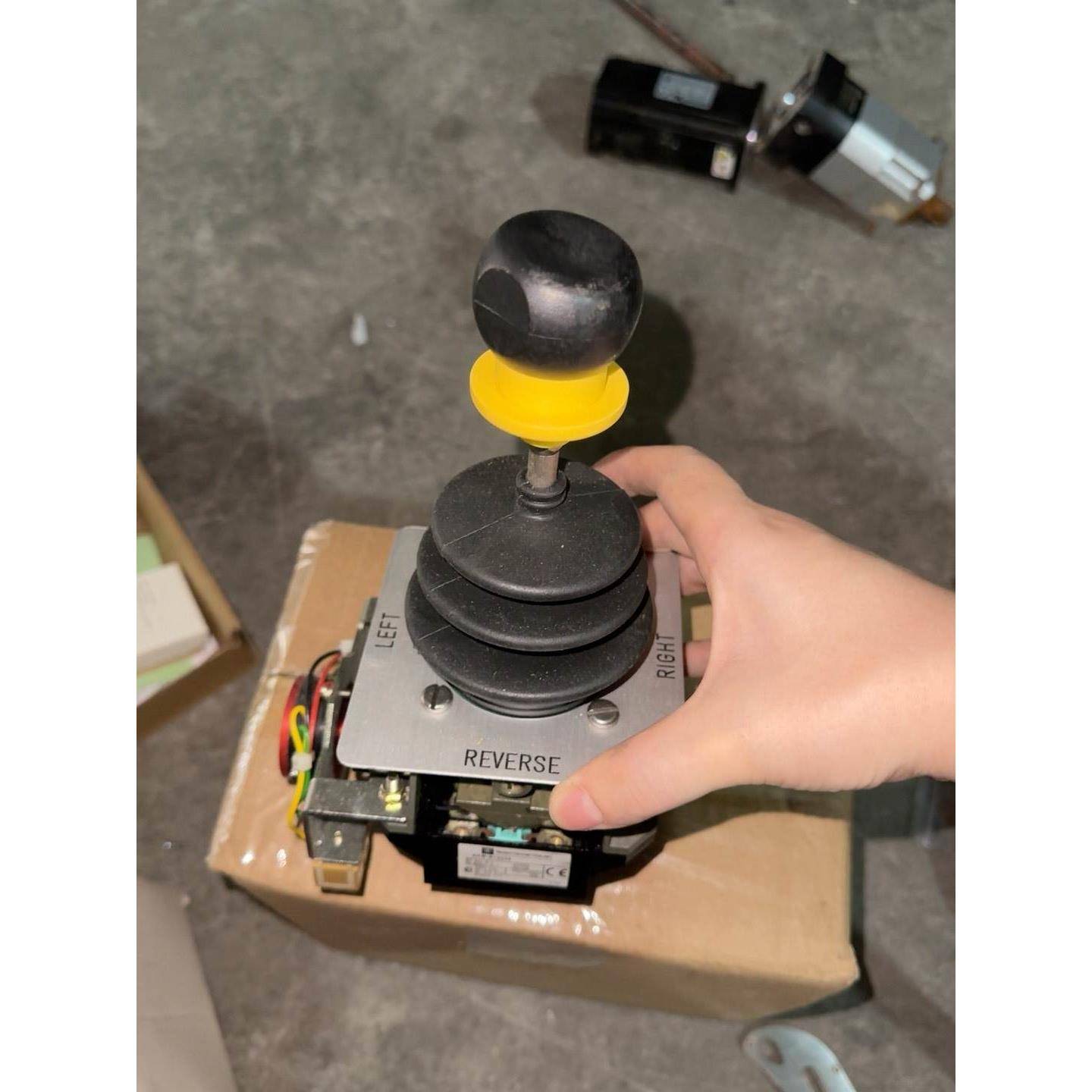 议价-标价进口施非耐德主提操纵杆，升xkb-2a12