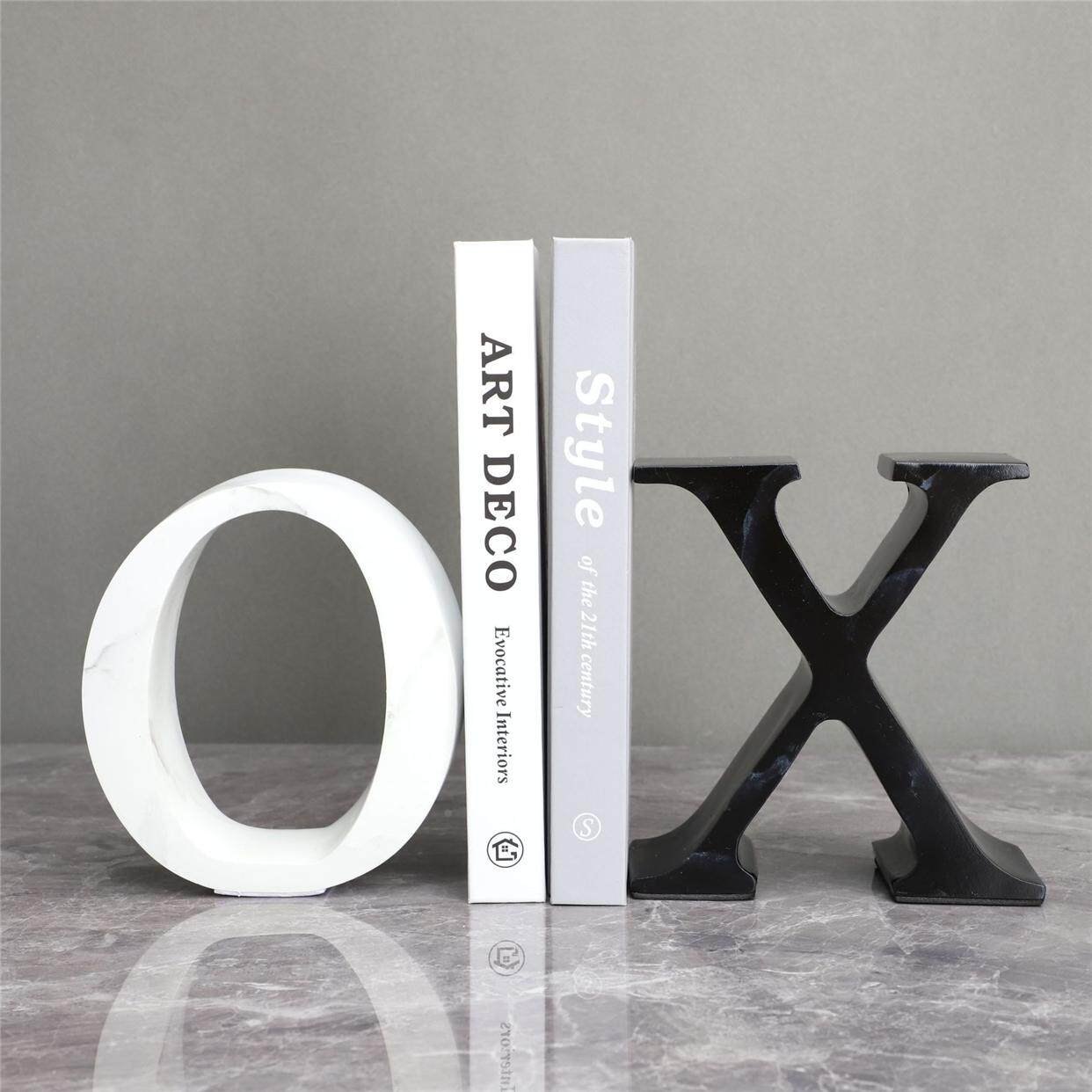 现代简约黑白XO字母书档书靠摆件书房客厅办公室酒柜家居软装饰品