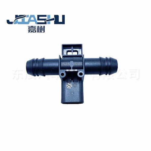 汽车燃油蒸汽压力传感器适用于吉利领克1.5T 0261230585 2108466