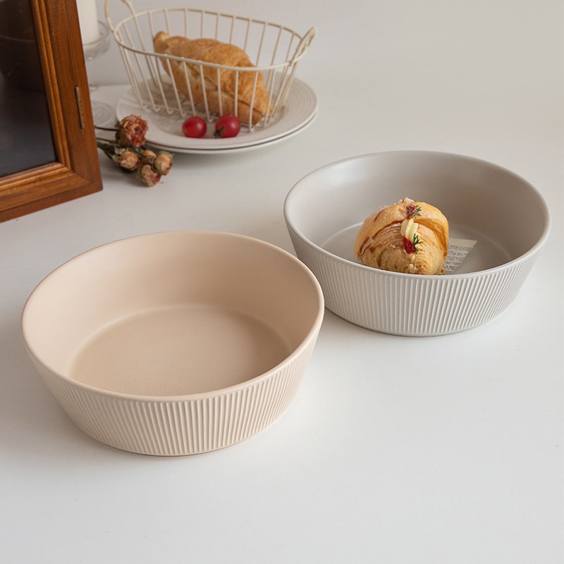 芦苇越简单越耐看汐雾敞口陶瓷沙拉碗菜碗纯色浮雕深盘(18cm)