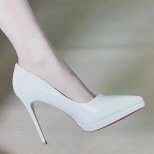 速发不搭脚2024新款米色白漆皮防水台高跟鞋细跟职业百累配裙单鞋