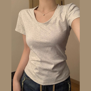 速发美款正肩t恤2024设款新计感小众辣妹短式上衣