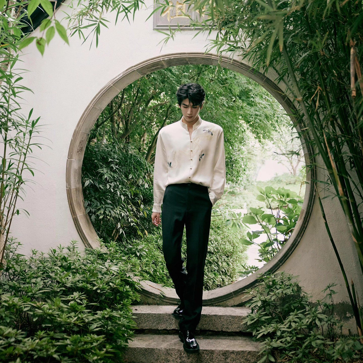 张凌赫同款飞鹤刺绣长袖衬衫男士