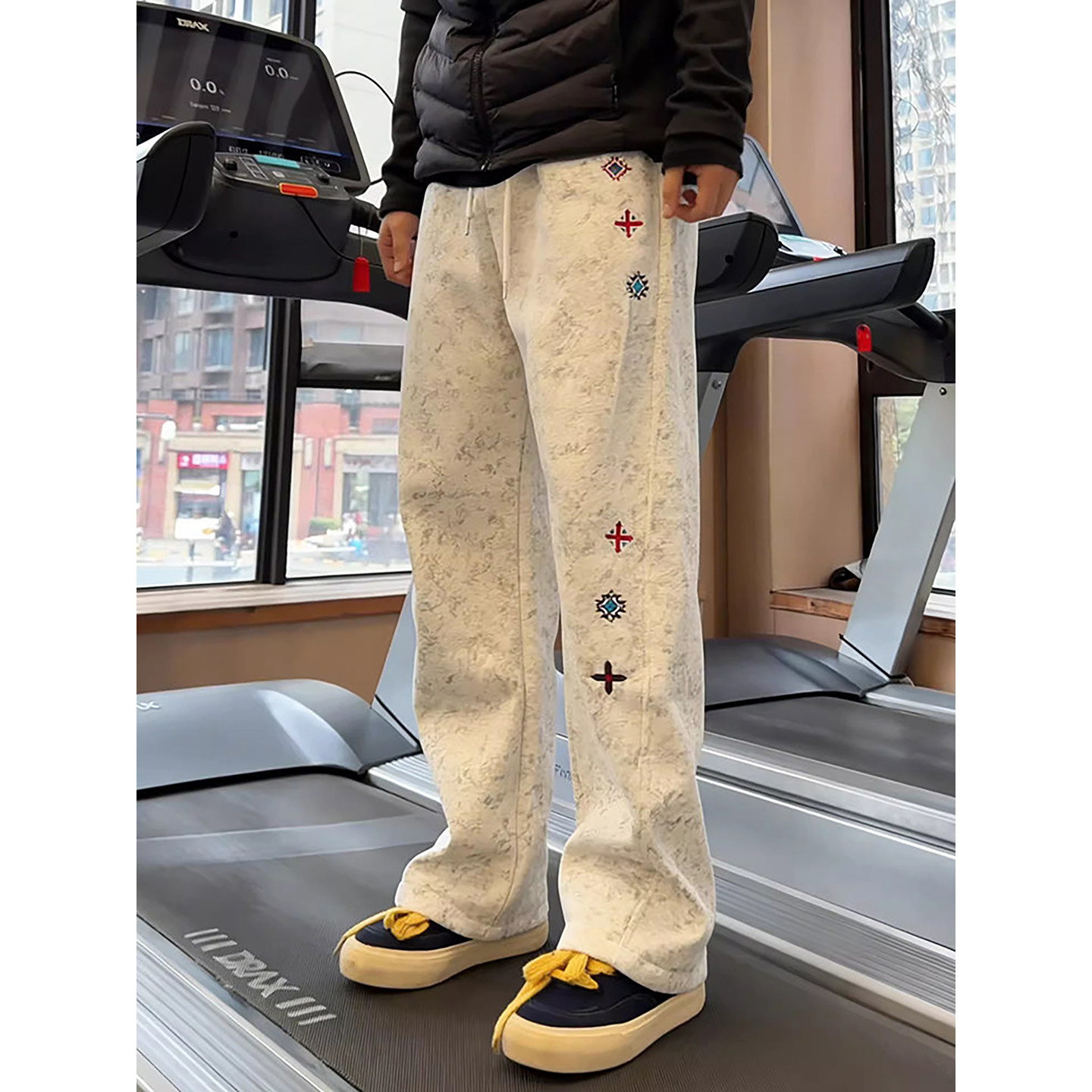 美式复古扎染刺绣卫裤男款秋冬加绒加厚微喇裤子健身运动休闲长裤,男装,休闲裤,淘宝优惠券,粉丝福利购,淘宝优惠卷