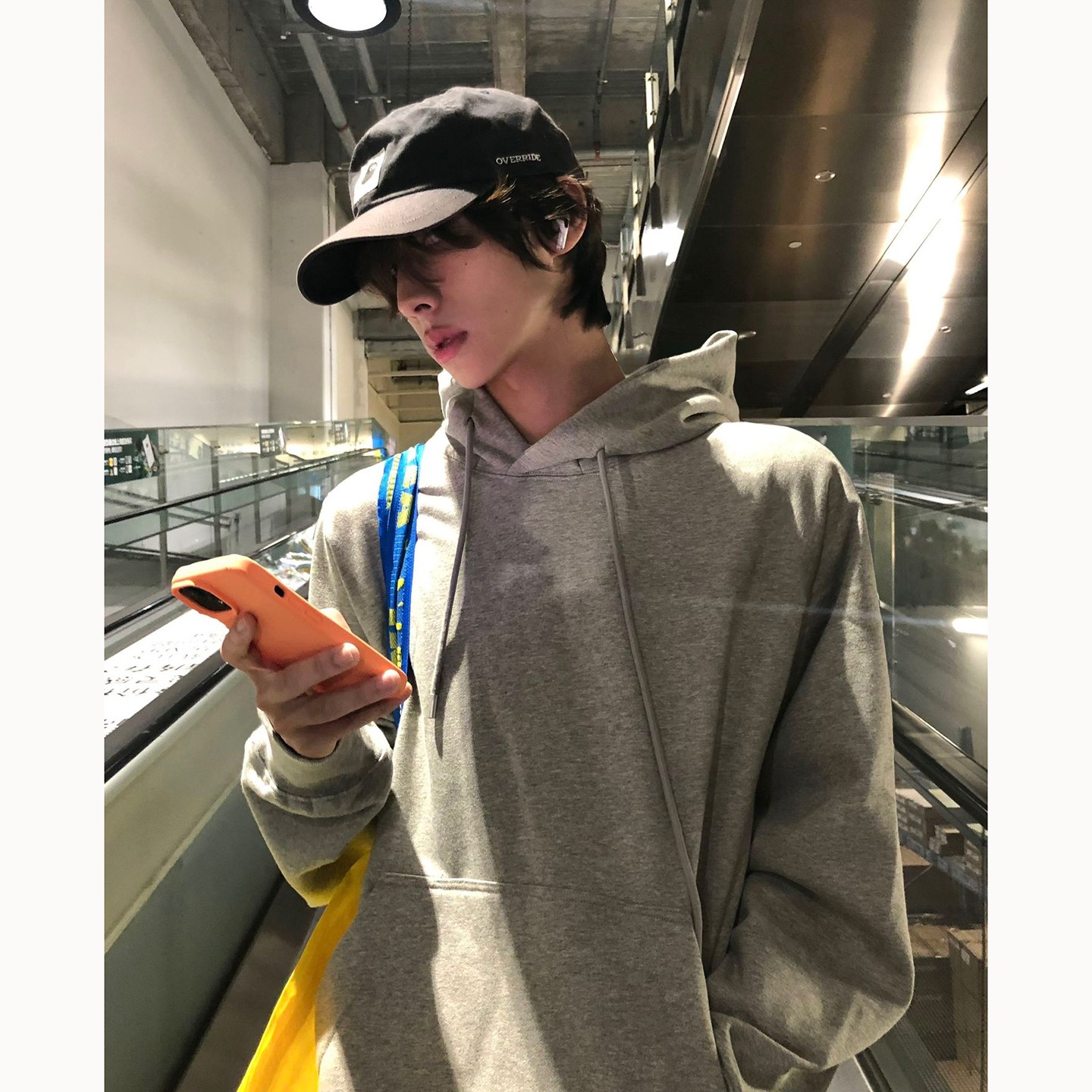 浅灰色重磅连帽卫衣男生秋冬