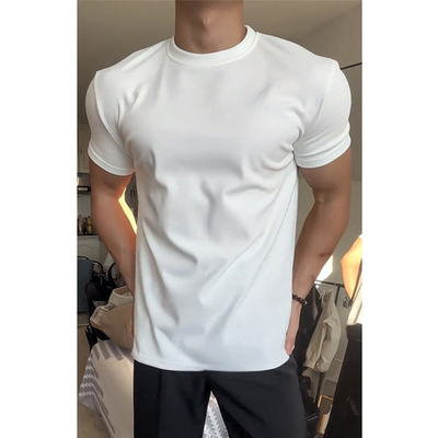 白色小领口正肩t恤男体育生穿搭