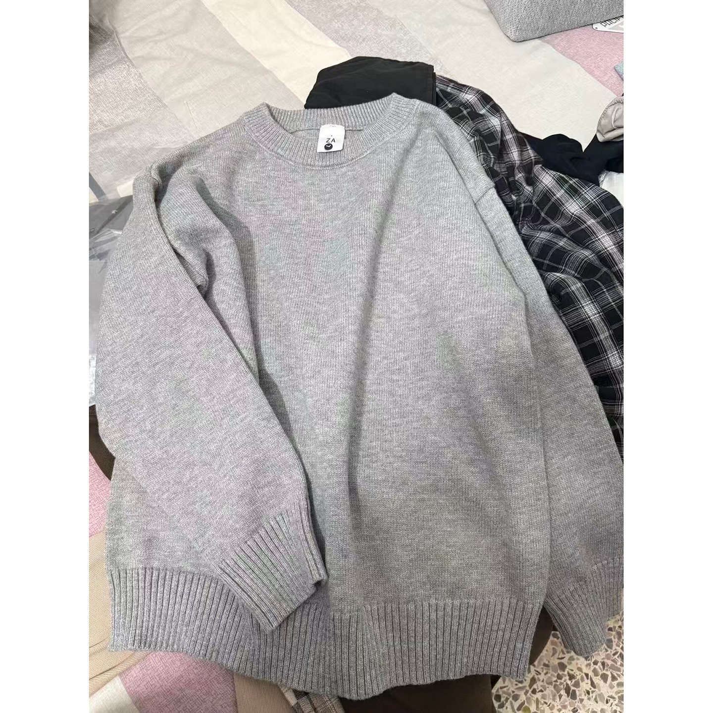 浅灰色圆领打底毛衣男款秋冬季