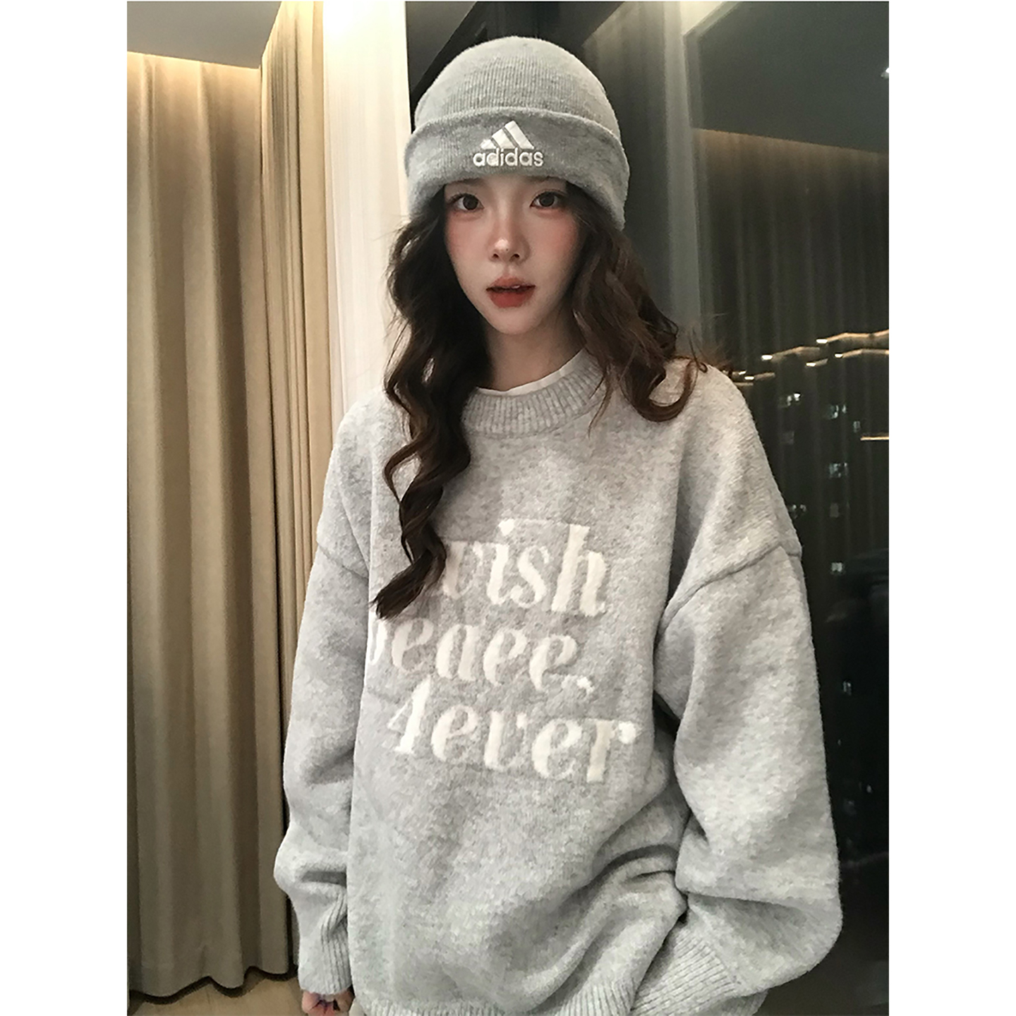 浅灰色字母印花圆领毛衣男女秋冬