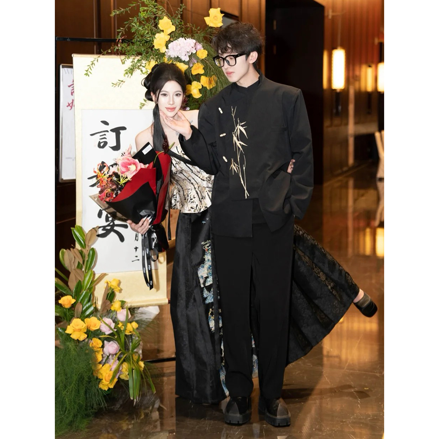新中式订婚男西装套装高级感金竹