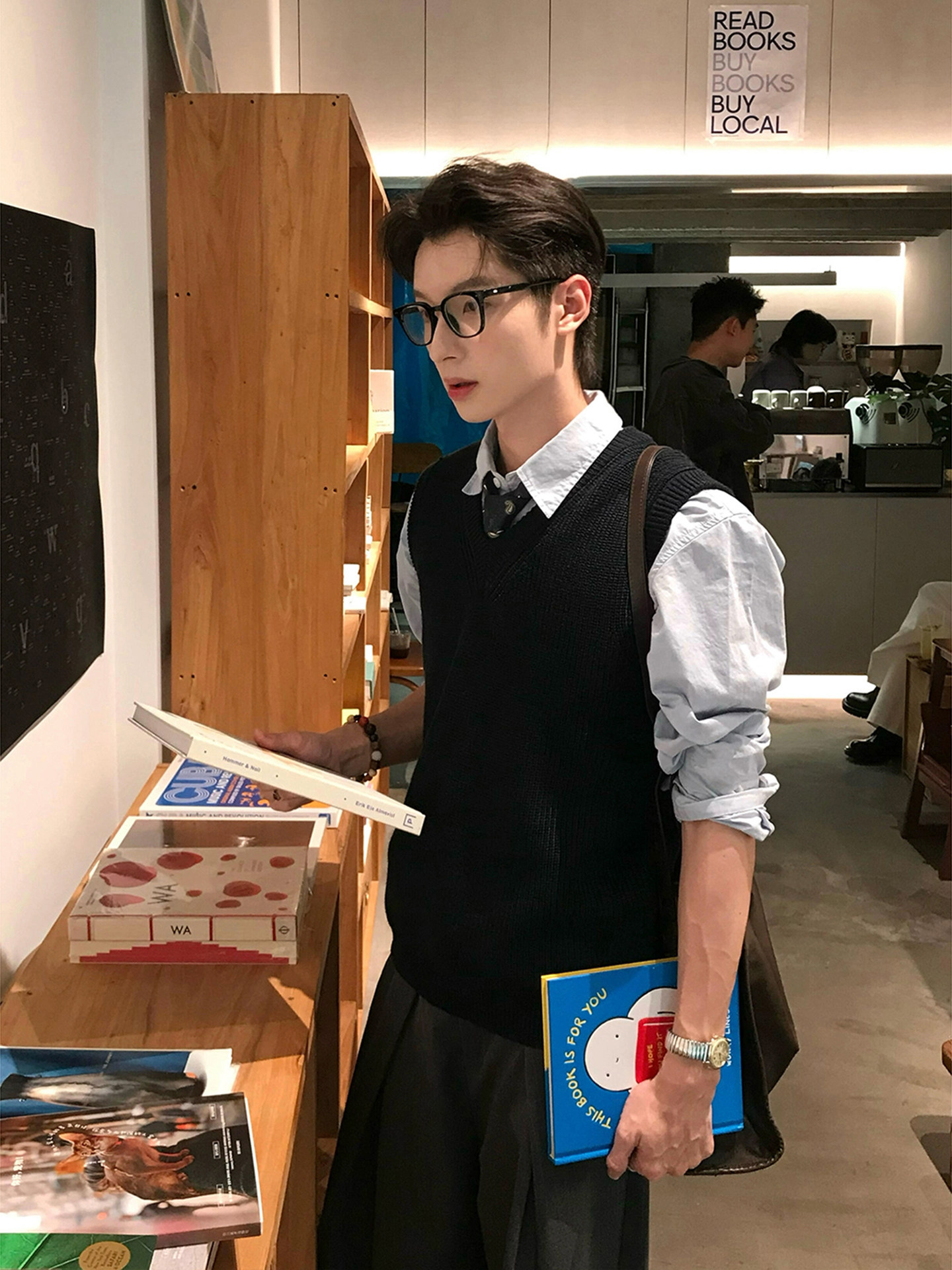 秋に着用する男性用グレーのVネックニットベスト、韓国のカレッジスタイルのDKユニフォーム、ゆったりとした豪華なセーターウエストコート