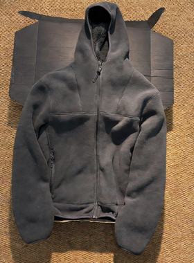 灰色仿羊羔毛抓绒保暖夹克男秋冬户外连帽开衫卫衣摇粒绒运动外套