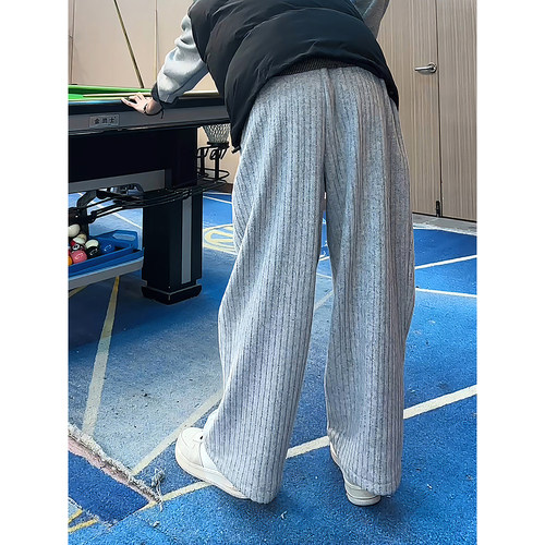 浅灰色重磅加绒卫裤男款秋冬穿搭