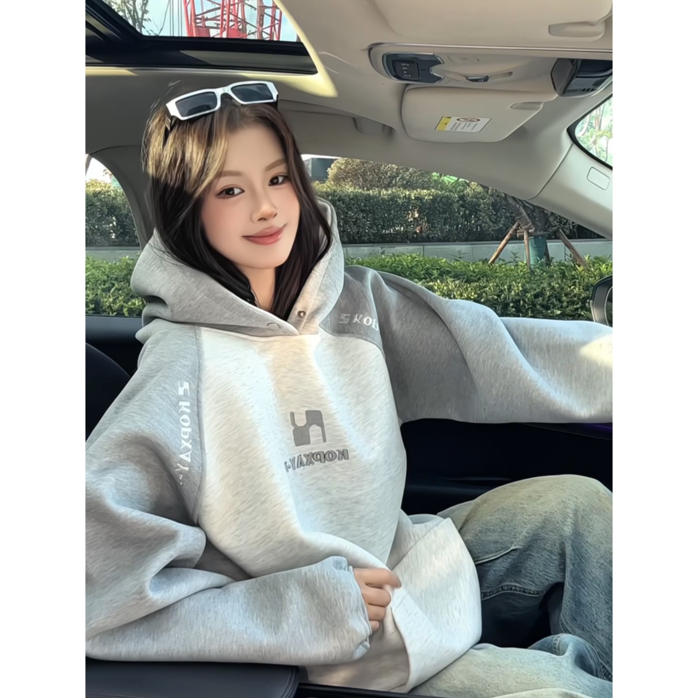 浅灰色撞色连帽卫衣男秋冬