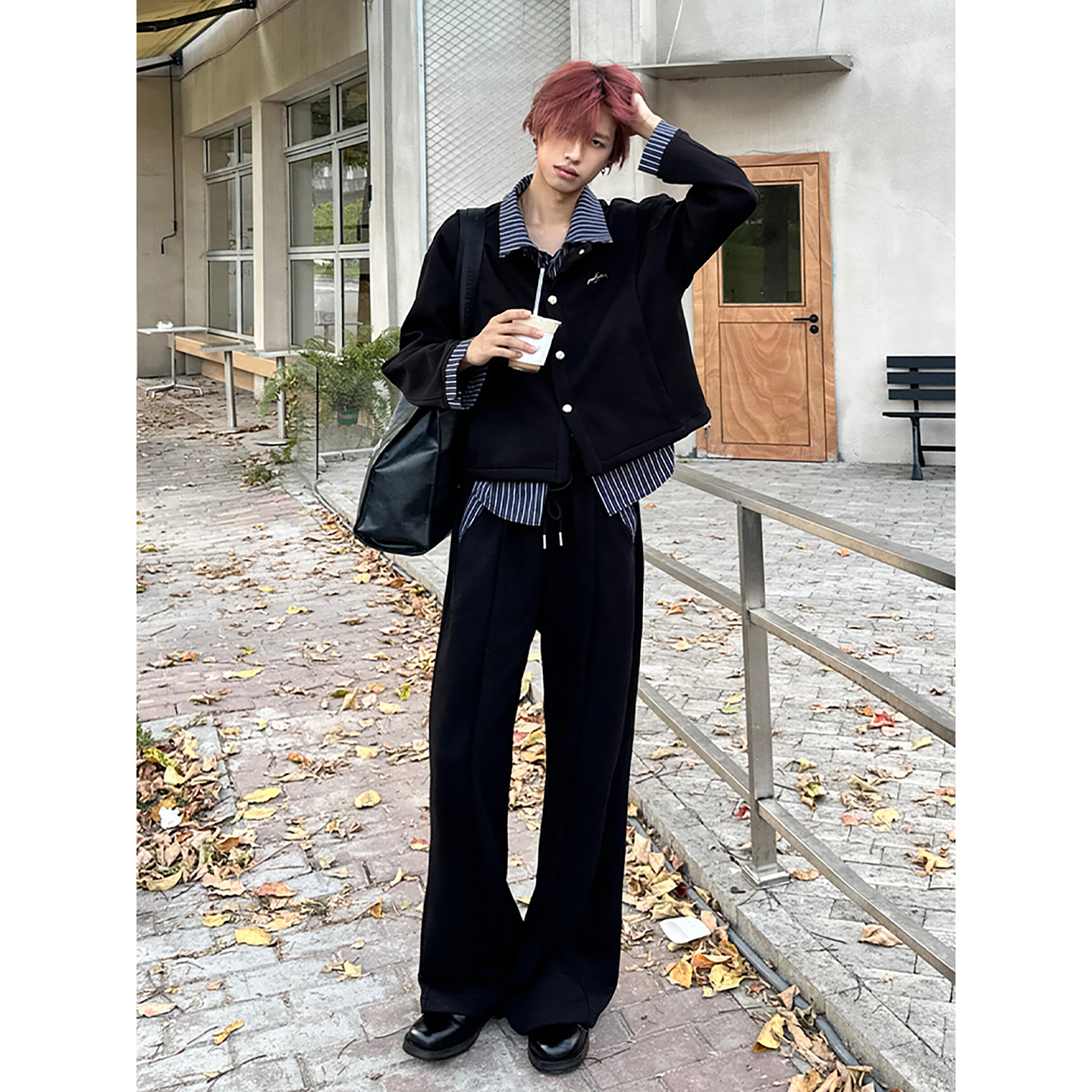 黑色假两件条纹拼接卫衣弯刀裤