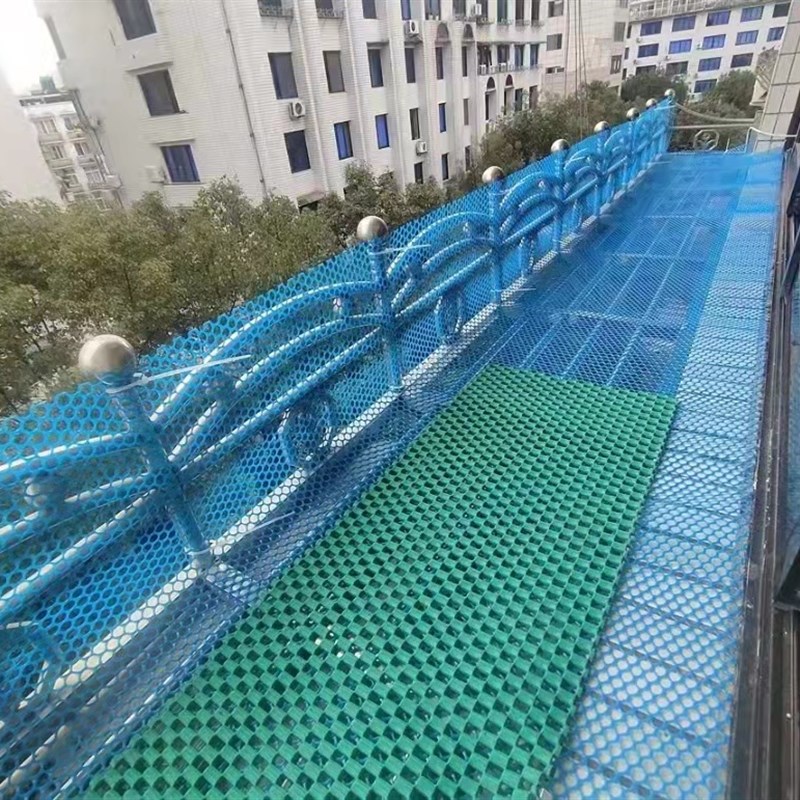 蓝色塑料网格片阳台封窗防护安全围栏网楼梯护栏S隔栅养殖育雏网