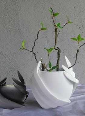 现代简约砂岩抽象黑白蓝羽翼花盆花瓶摆件样板间客厅玄关花器装饰