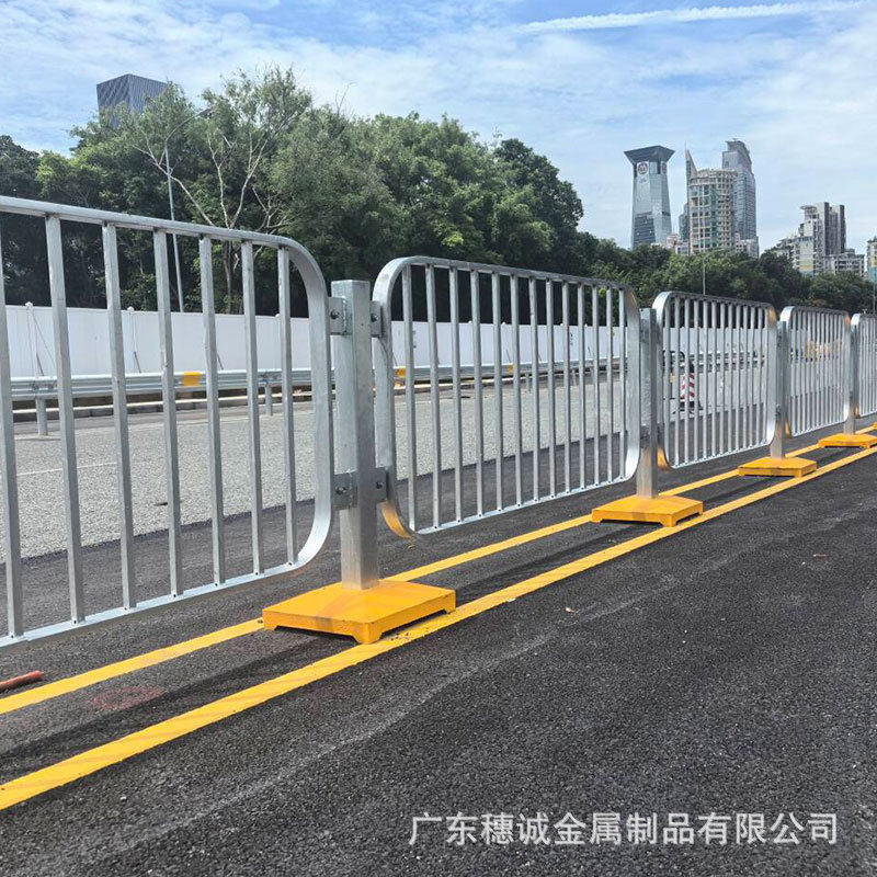 深标港式道路围栏深圳实体工厂现货供应后热镀锌路中港式护栏批发