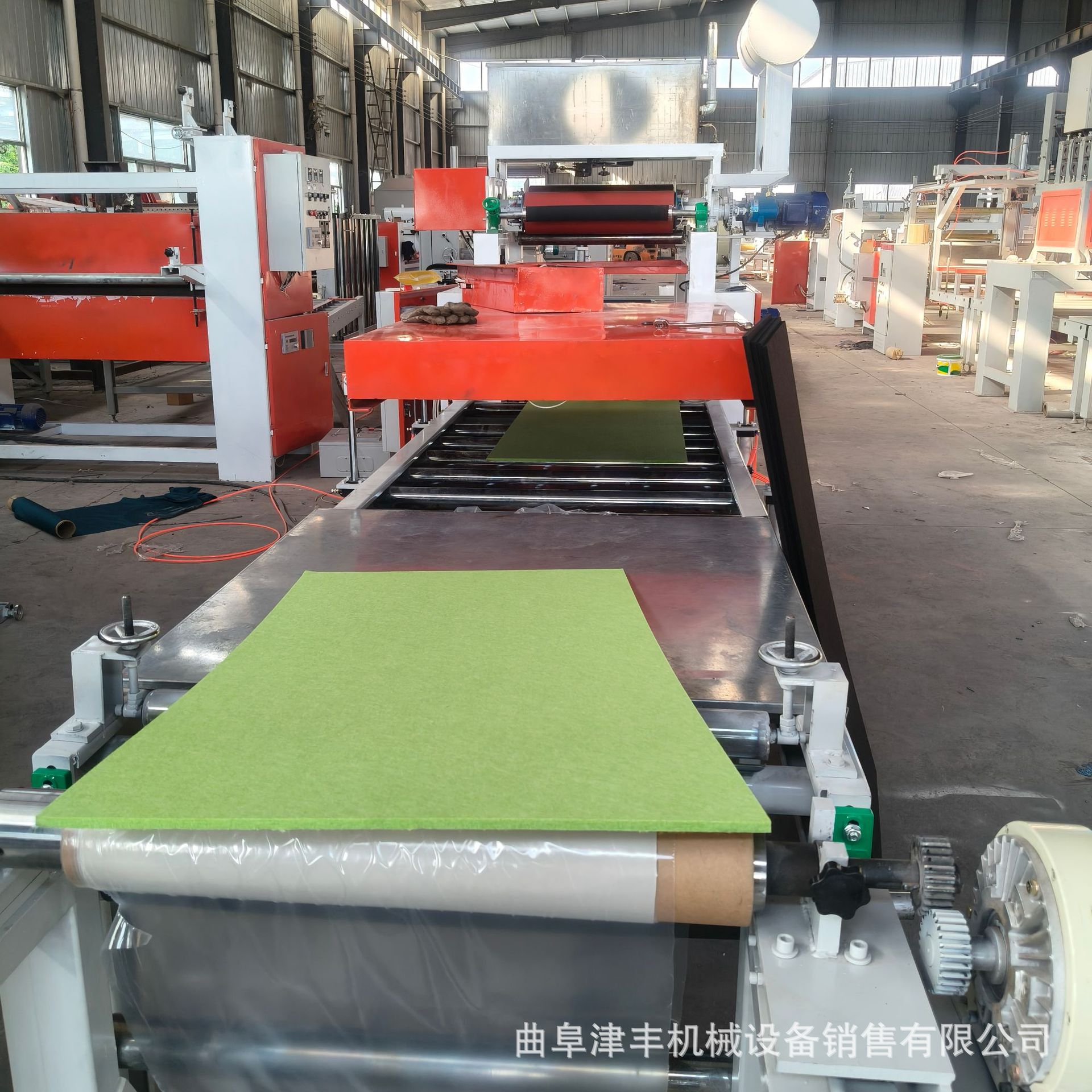 隔音板吸音毡离型纸背胶机布料胶膜不干胶复合机地板革皮革过胶